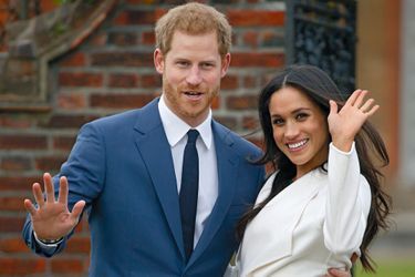 Entre le prince et l’actrice, c’est sérieux, et ils l’officialisent ! Lundi 27 novembre, dans les jardins de Kensington Palace, à Londres. 