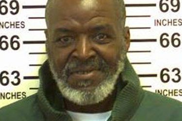 James Edward Webb est un violeur bien connu de la justice. Il purge actuellement une peine de 75 ans de prison. 