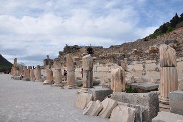 Des ruines du temple d'Artémis à Éphèse (Turquie actuelle).