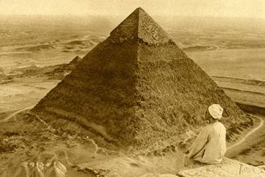Dessin de la pyramide de Khéops (Égypte) en 1922.