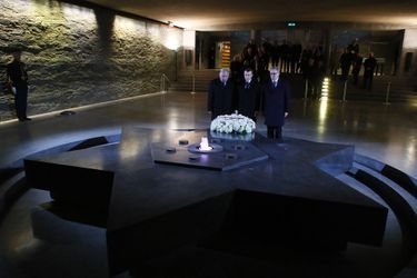 Gerard Larcher, Emmanuel Macron et Richard Ferrand au mémorial de la Shoah, mardi 19 février.
