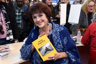 Anny Duperey au Salon du livre à Paris le 16 mars 2019