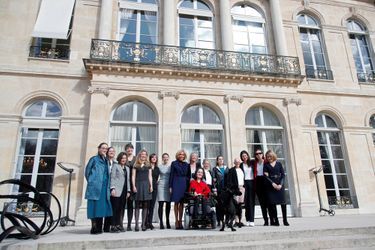 Vendredi 8 mars, Emmanuel Macron et à son épouse Brigitte ont invité à déjeuner une dizaine de femmes en situation de handicap.