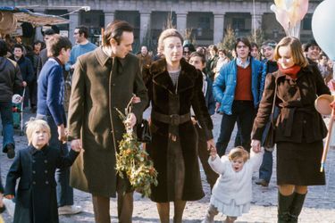 L'infante Margarita d'Espagne et Carlos Zurita avec leurs deux enfants, le 20 décembre 1976