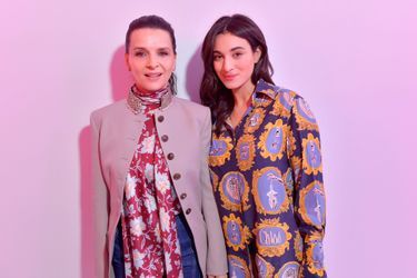 Juliette Binoche et Camélia Jordana au défilé Chloé lors de la Fashion Week à Paris le 28 février 2019