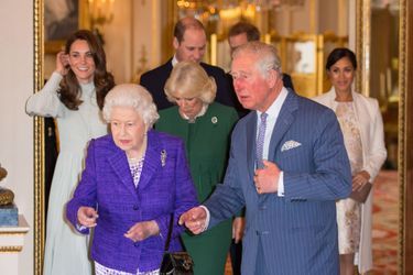 Kate Middleton, la reine Elizabeth II, le prince Charles et son épouse Camilla, duchesse de Cornouailles, le prince William, le prince Harry et Meghan Markle à la réception tenue pour les 50 ans de l’investiture du prince de Galles au palais de Buckingham le 5 mars 2019