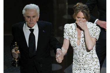 83ème cérémonie des Oscars (2011)Il aura fallut attendre la 83eme cérémonie des Oscars avant que le mot "fuck" soit prononcé. La fautive : Melissa Leo, prise par l'émotion, alors qu'elle reçoit l'Oscar du meilleur second rôle pour "The Fighter".(Photo : Melissa Leo gênée aux côtés de Kirk Douglas pendant les Oscars en 2011)