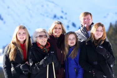 La reine Maxima et le roi Willem-Alexander des Pays-Bas avec leurs filles et l&#039;ex-reine Beatrix à Lech, le 25 février 2019