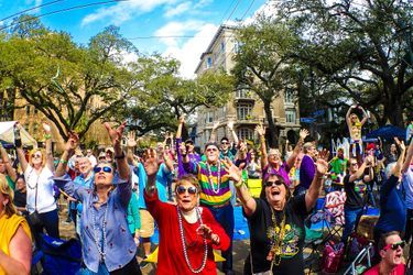 Lors de la célèbre parade du Mardi Gras de la Nouvelle-Orléans.