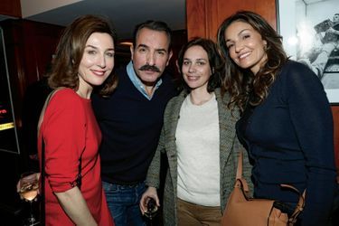 Elsa Zylberstein, Jean Dujardin, Nathalie Péchalat, Nadia Farès. 