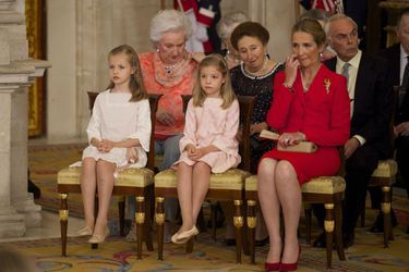 L'infante Margarita d'Espagne avec son mari, sa soeur, les petites princesses Leonor et Sofia et l'infante Elena, le jour de l'abdication du roi Juan Carlos, le 18 juin 2014 
