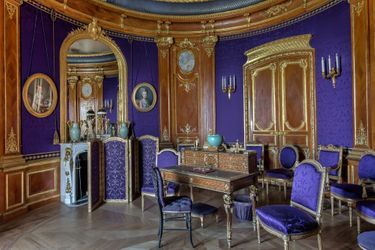"Petits Appartements" du château de Chantilly restaurés : le salon violet