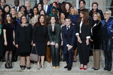 Photo de groupe des membres du conseil consultatif pour l'égalité entre les femmes et les hommes qui s'est déroulé au palais de l'Elysée à Paris le 19 février 2019.
