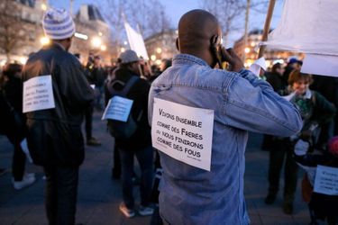 Selon les organisateurs, 20.000 personnes se sont réunies place de République à Paris pour lutter contre l'antisémitisme. 