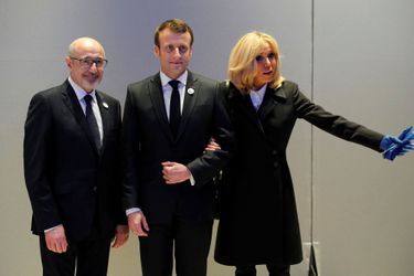 Emmanuel et Brigitte Macron avec le président du Crif, Francis Kalifat. 