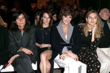 Emmanuelle Alt, Ana Girardot, Inès de la Fressange et Violette d'Urso au défilé Jacquemus lors de la Fashion Week de Paris le 26 février 2019