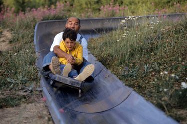 « Gérard et son fils se sont entrainés sur la luge d'été de Molines en atteignant presque 60 km/h! » - Paris Match n°2206, 5 septembre 1991