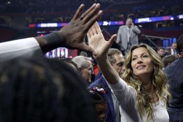 Gisele Bündchen fête la victoire de son mari Tom Brady lors du Super Bowl le 3 février 2019 à Atlanta (Géorgie). 