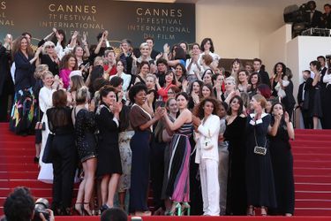 Leïla Bekhti en 2018, 82 femmes appellent à la parité et à l’égalité salariale sur les marches du Festival de Cannes. 