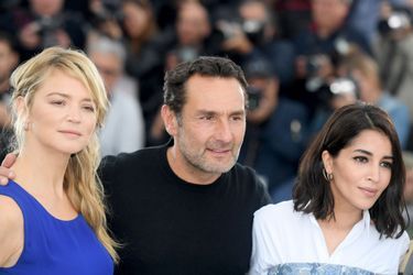 Leïla Bekhti aux côtés de Virginie Efira et Gilles Lellouche à Cannes en mai 2018.