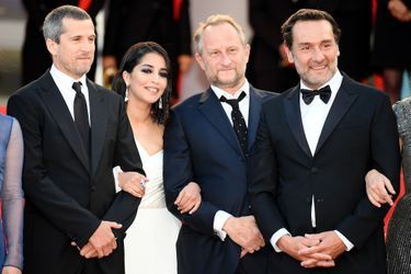 Leïla Bekhti aux côtés de Guillaume Canet, Benoit Poelvoorde et Gilles Lellouche au Festival de Cannes en mai 2018.