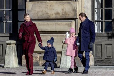 La princesse Victoria et le prince Daniel de Suède avec leurs enfants, à Stockholm le 12 mars 2019