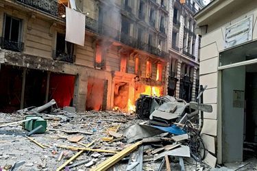 8 h 59 : La rue de Trévise en état de choc Le 12 janvier, l’incendie démarre peu après l’explosion au numéro 6, dans le restaurant Chez Max et Nico. La boulangerie, à gauche, a été totalement pulvérisée. Le premier étage et le rez-de-chaussée se sont effondrés.