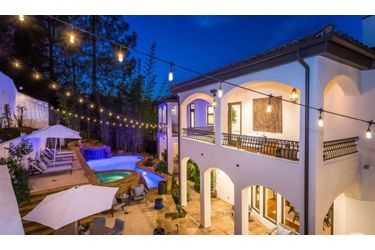 Vanessa Hudgens vend sa villa de Studio City pour 3,8 millions de dollars. Février 2019.
