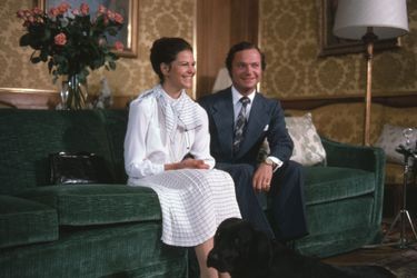 Silvia Sommerlath et le roi Carl XVI Gustaf de Suède, photo réalisée pour leurs fiançailles annoncées le 12 mars 1976