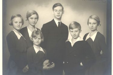 La princesse Alix de Ligne avec ses frères et soeurs, en 1938