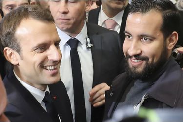 24 février 2018. Emmanuel Macron visite le Salon de l'Agriculture, Porte de Versailles. A ses côtés, Alexandre Benalla. 
