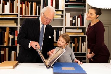 Les princesses Estelle et Victoria et le roi Carl XVI Gustaf de Suède à Stockholm, le 21 janvier 2019
