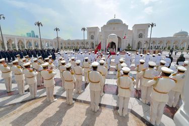 Cérémonie de bienvenue pour le pape François au palais présidentiel d&#039;Abou Dhabi, lundi.