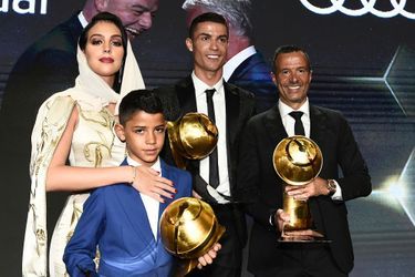 Cristiano Ronaldo à Dubaï avec sa compagne Georgina Rodriguez , son fils Cristiano Jr. et son agent Jeorge Mendes