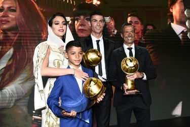 Cristiano Ronaldo à Dubaï avec sa compagne Georgina Rodriguez , son fils Cristiano Jr. et son agent Jeorge Mendes