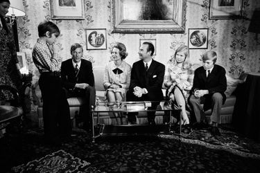 Le grand-duc Jean de Luxembourg et la grande-duchesse Joséphine-Charlotte avec leurs cinq enfants, le 1er avril 1972