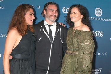 Joaquin Phoenix et ses soeurs au gala Art of Elysium, à Los Angeles, samedi 5 janvier