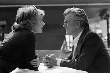Kirk Douglas et sa femme Anne face à face sur le port de plais, lors du Festival du cinéma américain de Deauville en 1987. 