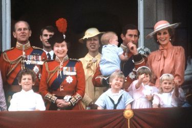 La reine Elizabeth II et le prince Philip, en famille, le 17 juin 1985