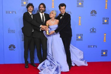 Lady Gaga, avec Mark Ronson, Anthony Rossomando et Andrew Wyatt, aux Golden Globes 2019