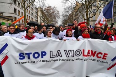 Les manifestants de la «Marche républicaine des libertés», dimanche à Paris.
