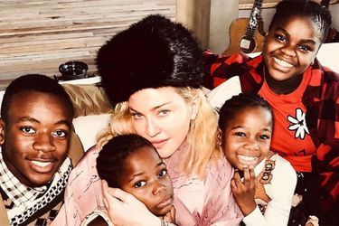Madonna et quatre de ses enfants 