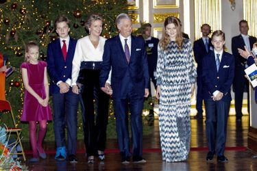 La reine Mathilde et le roi des Belges Philippe avec leurs enfants à Bruxelles, le 19 décembre 2018