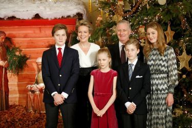 La reine Mathilde et le roi des Belges Philippe avec leurs enfants à Bruxelles, le 19 décembre 2018