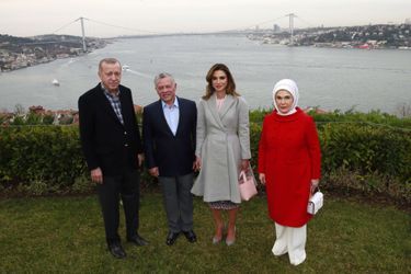 La reine Rania et le roi Abdallah II de Jordanie avec le couple présidentiel turc à Istanbul, le 3 février 2019