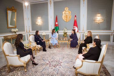 La reine Rania de Jordanie avec la Première dame de Tunisie à Tunis, le 3 février 2019