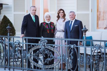 La reine Rania et le roi Abdallah II de Jordanie avec le couple présidentiel turc à Istanbul, le 2 février 2019