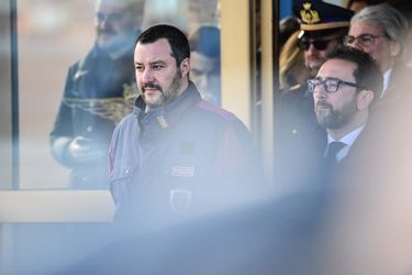 Les ministres de l'Intérieur, Matteo Salvini, et de la Justice, Alfonso Bonafede, attendent Cesare Battisti.