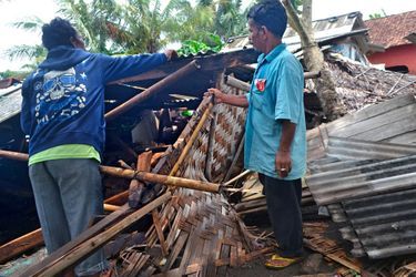 Un tsunami a frappé les plages du détroit de la Sonde, en Indonésie, le 22 décembre 2018.