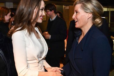 La comtesse Sophie de Wessex avec l&#039;actrice et réalisatrice américaine Angelina Jolie, le 23 novembre 2018 à Londres